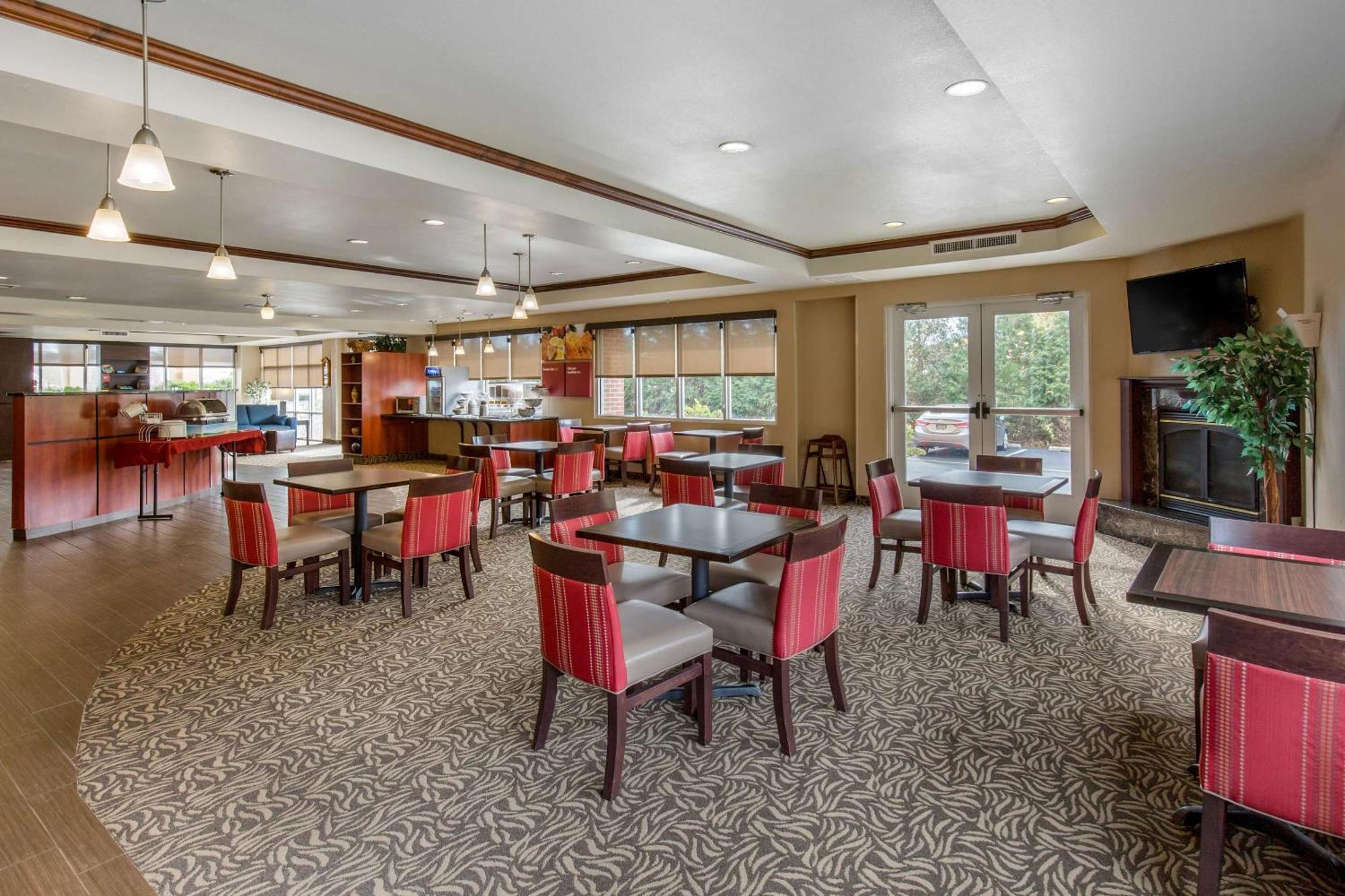 Comfort Suites Сийфорд Екстериор снимка