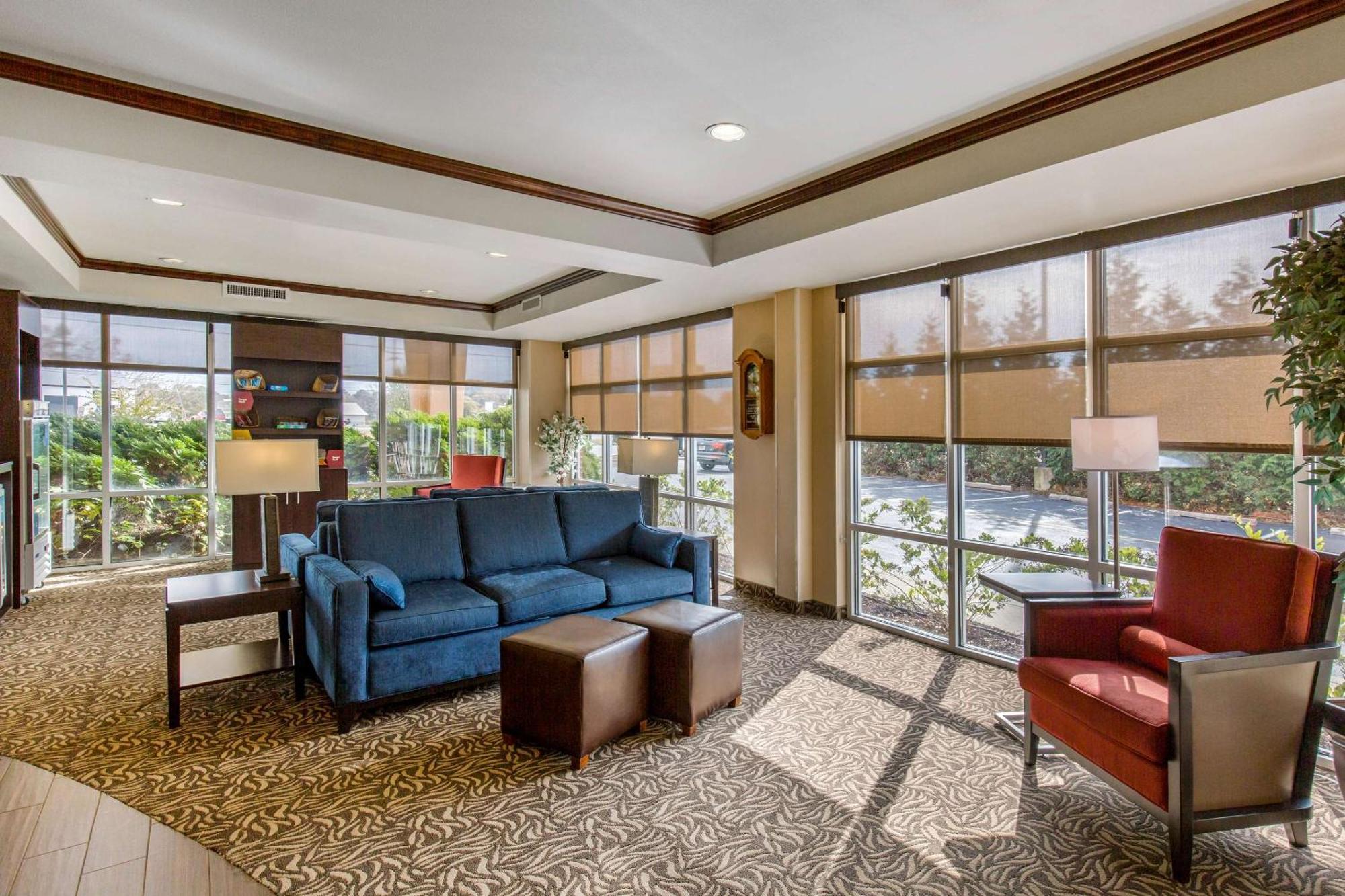 Comfort Suites Сийфорд Екстериор снимка